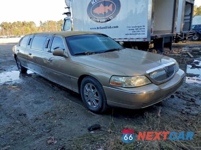 Czwarte zdjęcie samochodu z boku: 2011 LINCOLN TOWN CAR VIN:1L1FM88W67Y614291 - miniatura