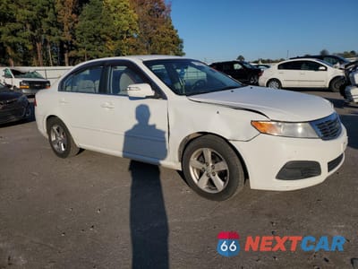 Czwarte zdjęcie samochodu z boku: 2009 KIA OPTIMA LX VIN:KNAGE228X95293661 - miniatura