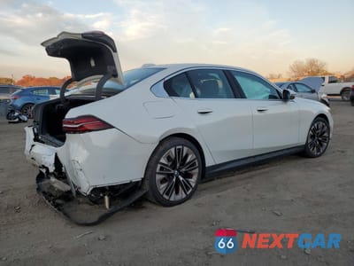 Trzecie zdjęcie samochodu z tyłu: 2025 BMW 530 XI VIN:WBA53FJ0XSCT29723 - miniatura