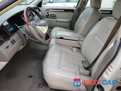Zdjęcie 7 z 12 samochodu: 2003 LINCOLN TOWN CAR CARTIER VIN:1LNHM83W23Y619173 - miniatura