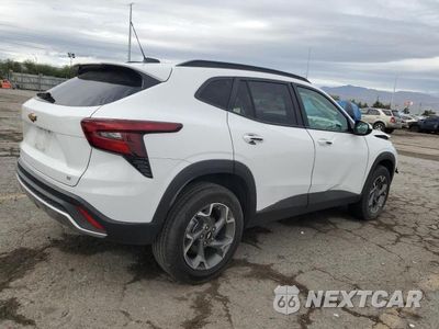 Trzecie zdjęcie samochodu z tyłu: 2024 CHEVROLET TRAX 1LT VIN:KL77LHE20RC207169 - miniatura