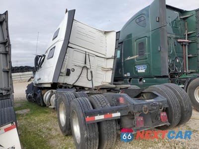 Trzecie zdjęcie samochodu z tyłu: 2025 VOLVO VNL SEMI TRUCK VIN:4V4NC9EHXSN694741 - miniatura