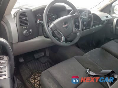 Zdjęcie 8 z 12 samochodu: 2013 GMC SIERRA C1500 SL VIN:1GTR1UEA2DZ135124 - miniatura