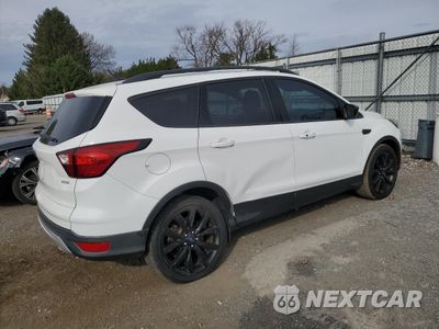 Trzecie zdjęcie samochodu z tyłu: 2019 FORD ESCAPE SE VIN:1FMCU0GD0KUB80467 - miniatura