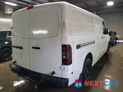 Trzecie zdjęcie samochodu z tyłu: 2018 NISSAN NV 2500 HD SV VIN:1N6BF0KY2JN811326 - miniatura