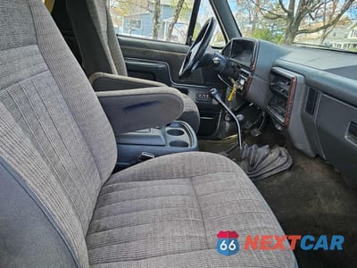 Piąte zdjęcie samochodu w środku: 1989 FORD BRONCO U100 VIN:1FMEU15N3KLB09036 - miniatura