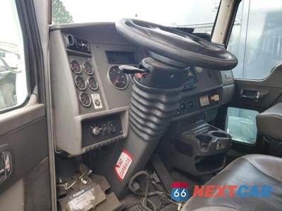 Zdjęcie 8 z 13 samochodu: 2014 KENWORTH CONSTRUCTION T370 VIN:2NKHHJ7X0EM400962 - miniatura