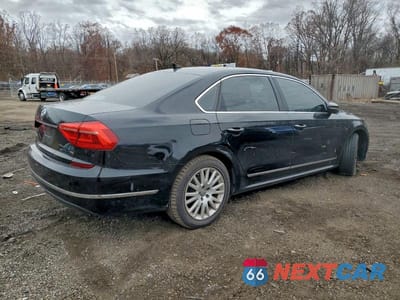 Trzecie zdjęcie samochodu z tyłu: 2016 VOLKSWAGEN PASSAT SE VIN:1VWBT7A35GC034233 - miniatura