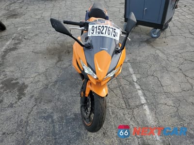 Piąte zdjęcie samochodu w środku: 2025 KAWASAKI EX650 P VIN:ML5EXEP18SDAE3583 - miniatura