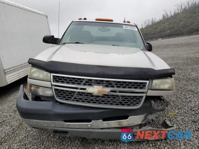 Piąte zdjęcie samochodu w środku: 2005 CHEVROLET SILVERADO K3500 VIN:1GCJK33245F957748 - miniatura