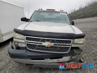 Piąte zdjęcie samochodu w środku: 2005 CHEVROLET SILVERADO K3500 VIN:1GCJK33245F957748 - miniatura