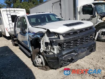 Czwarte zdjęcie samochodu z boku: 2022 CHEVROLET SILVERADO FLATBED TRUCK VIN:1GB4YSEY9NF188532 - miniatura