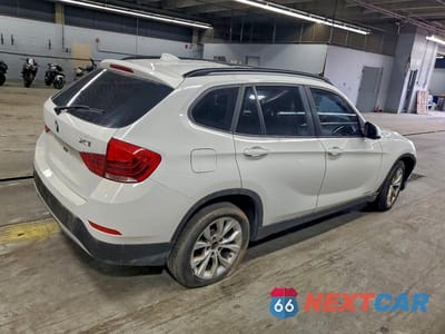 Trzecie zdjęcie samochodu z tyłu: 2014 BMW X1 XDRIVE28I VIN:WBAVL1C56EVY18057 - miniatura
