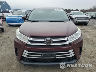 Piąte zdjęcie samochodu w środku: 2018 TOYOTA HIGHLANDER LE VIN:5TDBZRFH8JS904211 - miniatura