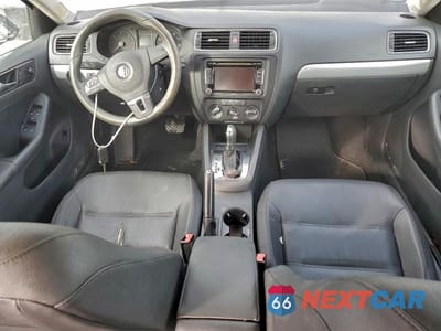 Zdjęcie 8 z 12 samochodu: 2011 VOLKSWAGEN JETTA TDI VIN:3VWLL7AJ0BM033033 - miniatura