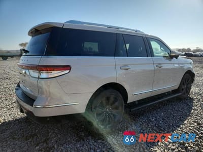 Trzecie zdjęcie samochodu z tyłu: 2024 LINCOLN NAVIGATOR RESERVE VIN:5LMJJ2LG9REL11425 - miniatura