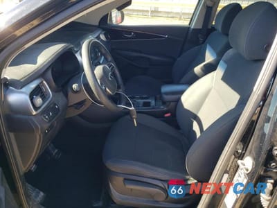 Zdjęcie 7 z 13 samochodu: 2019 KIA SORENTO L VIN:5XYPG4A35KG566257 - miniatura