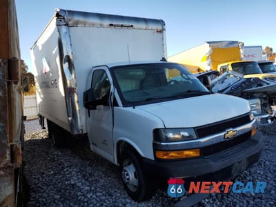 Czwarte zdjęcie samochodu z boku: 2020 CHEVROLET EXPRESS G4500 VIN:1HA6GUCG0LN013839 - miniatura