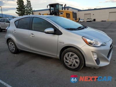 Czwarte zdjęcie samochodu z boku: 2016 TOYOTA PRIUS C VIN:JTDKDTB3XG1134296 - miniatura