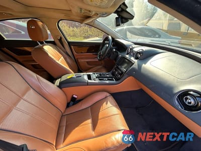 Piąte zdjęcie samochodu w środku: 2013 JAGUAR XJ VIN:SAJWA1C73D8V44829 - miniatura