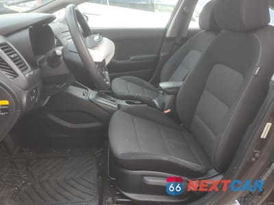 Zdjęcie 7 z 13 samochodu: 2015 KIA FORTE LX VIN:KNAFX4A61F5277829 - miniatura