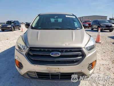 Piąte zdjęcie samochodu w środku: 2017 FORD ESCAPE S VIN:1FMCU0F7XHUE47067 - miniatura