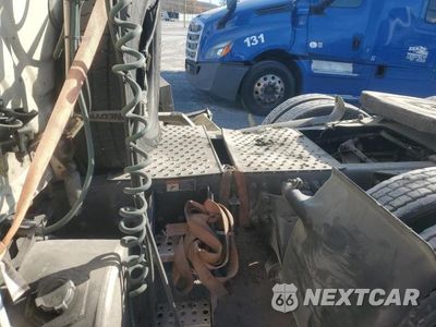 Zdjęcie 9 z 10 samochodu: 2019 FREIGHTLINER CASCADIA 126 VIN:3AKJHHDR1KSKB4817 - miniatura
