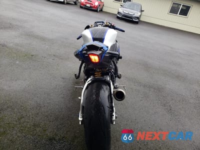 Czwarte zdjęcie samochodu z boku: 2023 YAMAHA YZFR1M VIN:JYARN67E4PA000581 - miniatura