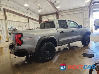 Trzecie zdjęcie samochodu z tyłu: 2024 CHEVROLET COLORADO TRAIL BOSS VIN:1GCPTEEK3R1270652 - miniatura