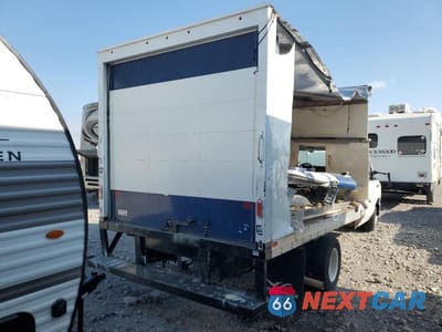 Trzecie zdjęcie samochodu z tyłu: 2022 FORD E350 BOX TRUCK VIN:1FDWE3FK4NDC24115 - miniatura