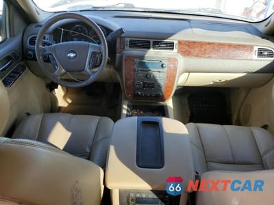 Zdjęcie 8 z 13 samochodu: 2010 CHEVROLET SUBURBAN K1500 LT VIN:1GNUKJE32AR172023 - miniatura