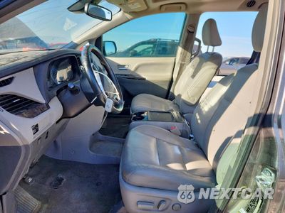 Zdjęcie 7 z 15 samochodu: 2018 TOYOTA SIENNA XLE VIN:5TDYZ3DC0JS933183 - miniatura