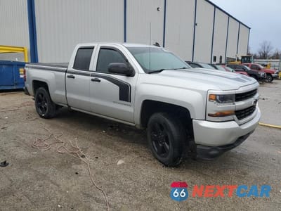 Czwarte zdjęcie samochodu z boku: 2017 CHEVROLET SILVERADO K1500 CUSTOM VIN:1GCVKPECXHZ313902 - miniatura