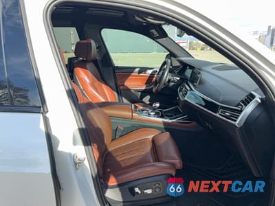 Piąte zdjęcie samochodu w środku: 2020 BMW X7 M50I VIN:5UXCX6C02L9B45744 - miniatura