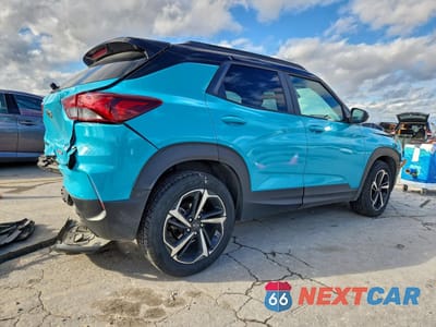 Trzecie zdjęcie samochodu z tyłu: 2022 CHEVROLET TRAILBLAZER RS VIN:KL79MTSL0NB054279 - miniatura
