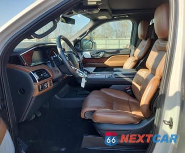 Zdjęcie 7 z 13 samochodu: 2024 LINCOLN NAVIGATOR RESERVE VIN:5LMJJ2LG9REL11425 - miniatura