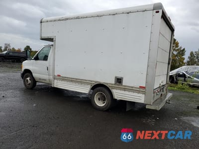 Drugie zdjęcie samochodu z przodu: 2006 FORD ECONOLINE E450 SUPER DUTY CUTAWAY VAN VIN:1FDXE45S16DB22204 - miniatura