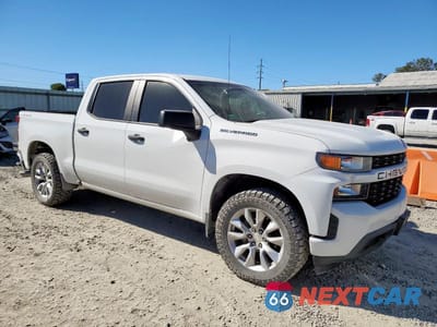 Czwarte zdjęcie samochodu z boku: 2019 CHEVROLET SILVERADO K1500 CUSTOM VIN:3GCPYBEH2KG300400 - miniatura
