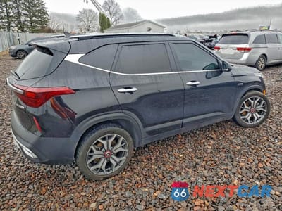 Trzecie zdjęcie samochodu z tyłu: 2021 KIA SELTOS VIN:KNDETCA2XM7164500 - miniatura