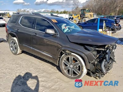 Czwarte zdjęcie samochodu z boku: 2019 GMC ACADIA DENALI VIN:1GKKNXLS7KZ187613 - miniatura