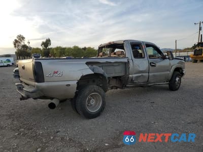 Trzecie zdjęcie samochodu z tyłu: 2003 CHEVROLET SILVERADO K3500 VIN:1GCJK39113E252715 - miniatura