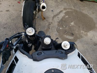 Zdjęcie 7 z 9 samochodu: 2017 YAMAHA FZ09 VIN:JYARN53E9HA001324 - miniatura