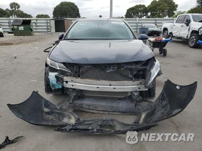 Piąte zdjęcie samochodu w środku: 2019 TOYOTA CAMRY L VIN:4T1B11HK1KU704202 - miniatura