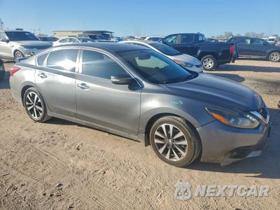 Czwarte zdjęcie samochodu z boku: 2016 NISSAN ALTIMA 2.5 VIN:1N4AL3AP1GC215040 - miniatura