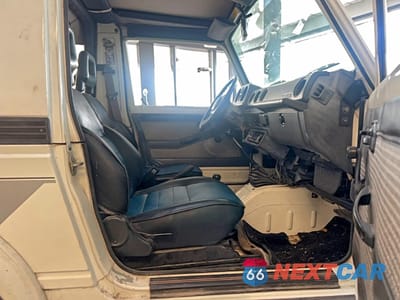 Piąte zdjęcie samochodu w środku: 1988 SUZUKI SAMURAI VIN:JS3JC51C2J4214453 - miniatura