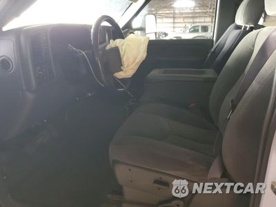 Zdjęcie 7 z 14 samochodu: 2006 CHEVROLET SILVERADO K2500 HEAVY DUTY VIN:1GCHK23U56F132555 - miniatura