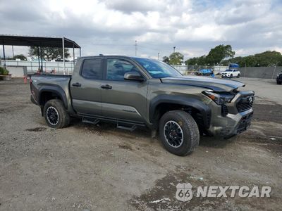 Czwarte zdjęcie samochodu z boku: 2024 TOYOTA TACOMA DOUBLE CAB VIN:3TMLB5JN0RM077704 - miniatura