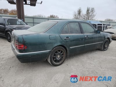 Trzecie zdjęcie samochodu z tyłu: 1999 MERCEDES-BENZ E 320 VIN:WDBJF65H7XA885207 - miniatura