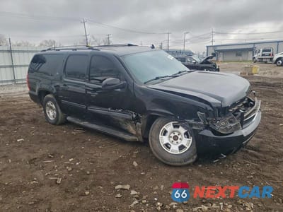 Czwarte zdjęcie samochodu z boku: 2014 CHEVROLET SUBURBAN K1500 LT VIN:1GNSKJE76ER210739 - miniatura