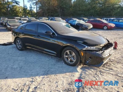 Czwarte zdjęcie samochodu z boku: 2021 KIA K5 LXS VIN:5XXG14J24MG002082 - miniatura